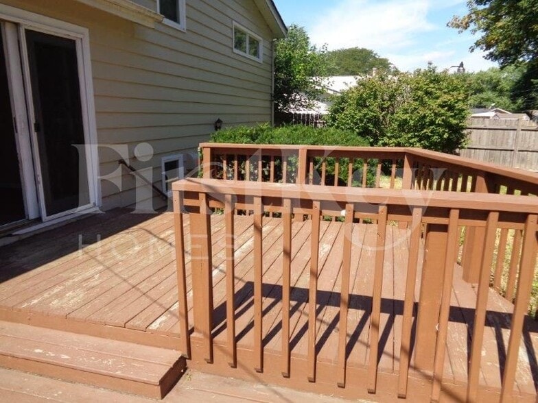 Building Photo - 501 Harmony Dr