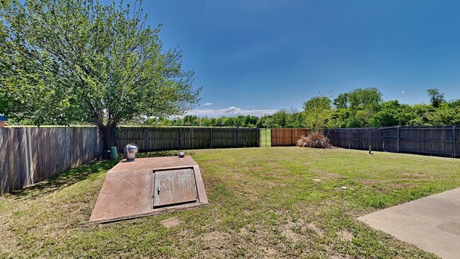 Building Photo - Nice 3 Bedroom 2 Bathroom Home with Storm Shelter and Office!