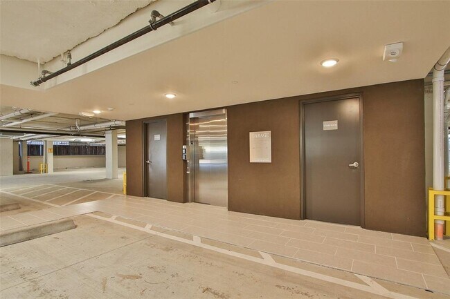 Building Photo - 4819 Caroline St