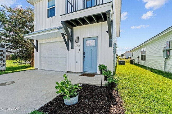 Building Photo - 326 Raven Ln