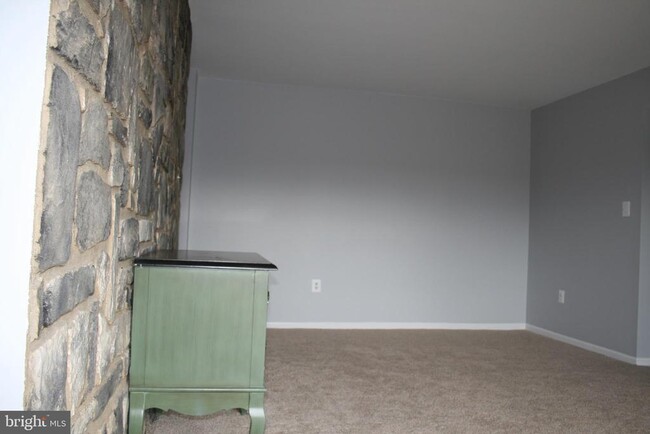 Building Photo - 9728 Kingsbridge Dr