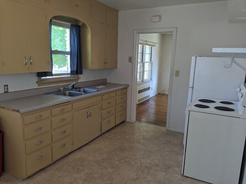 Building Photo - 275 E 500 N