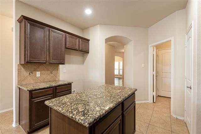 Building Photo - 1024 Lake Hollow Dr