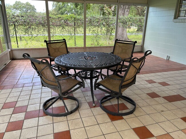 Building Photo - 2510 Lake Ellen Dr