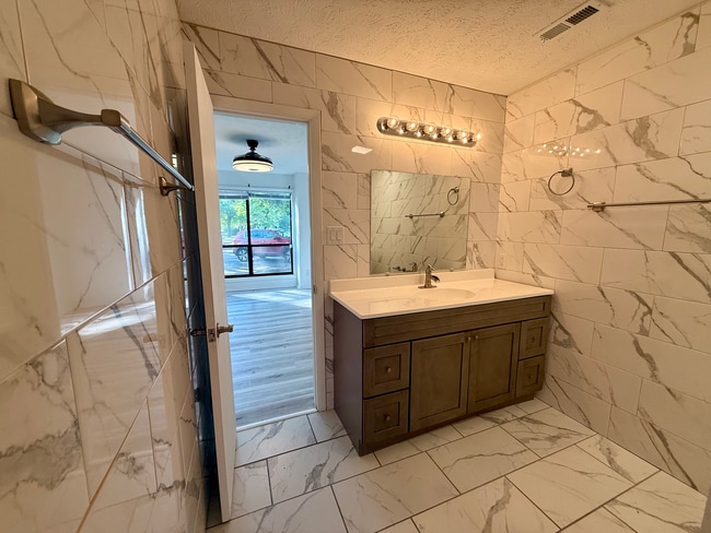 Building Photo - Briarcliffe Condo for Rent