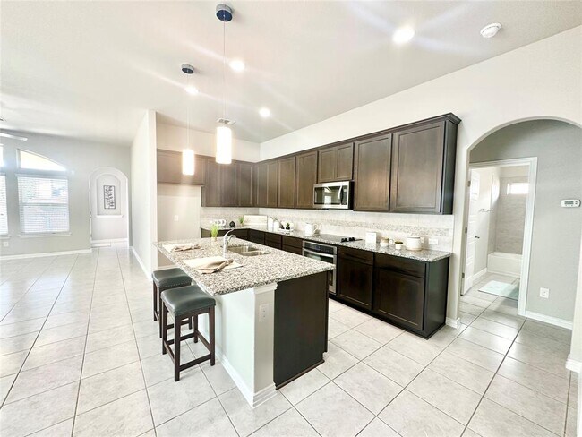 Building Photo - 1017 Hillrose Dr