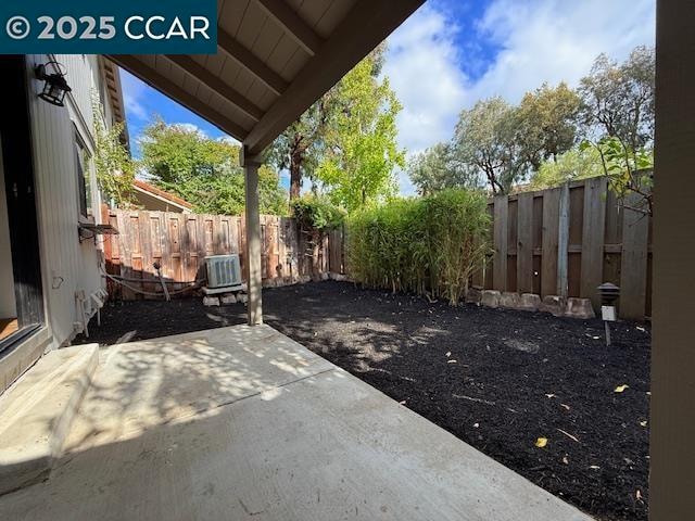 Building Photo - 10 Tarn Ct