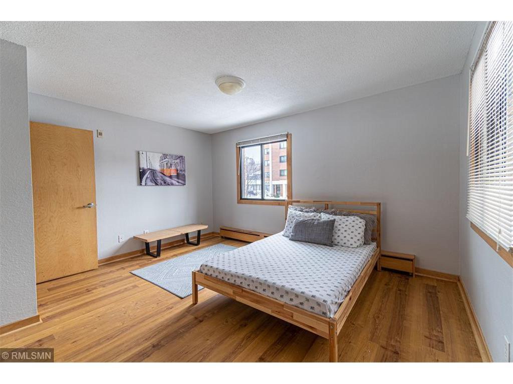 Building Photo - 2532 1st Ave S