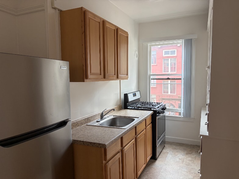 Building Photo - 1025 Powell St