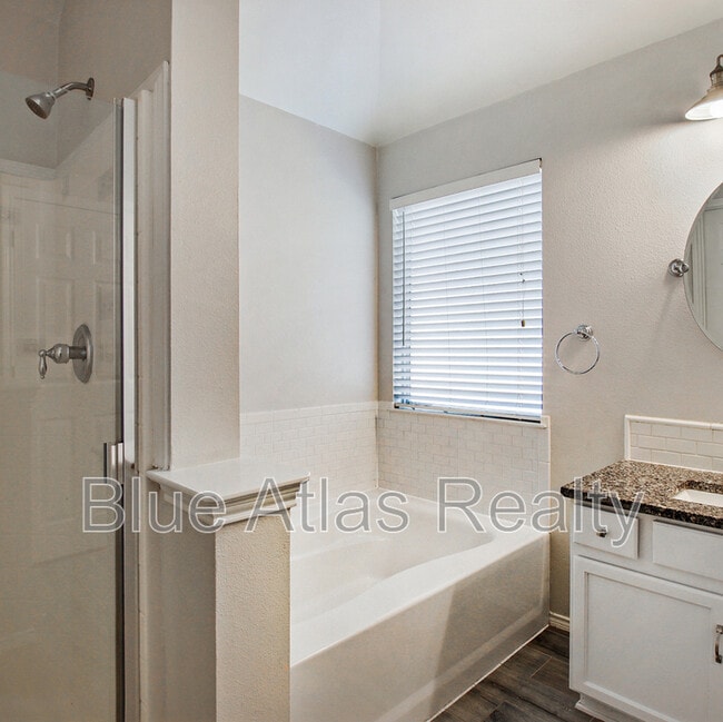 Building Photo - 542 Hickory Ln