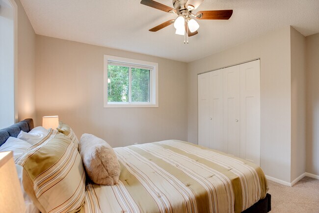 Building Photo - 1328 Idaho Ave S