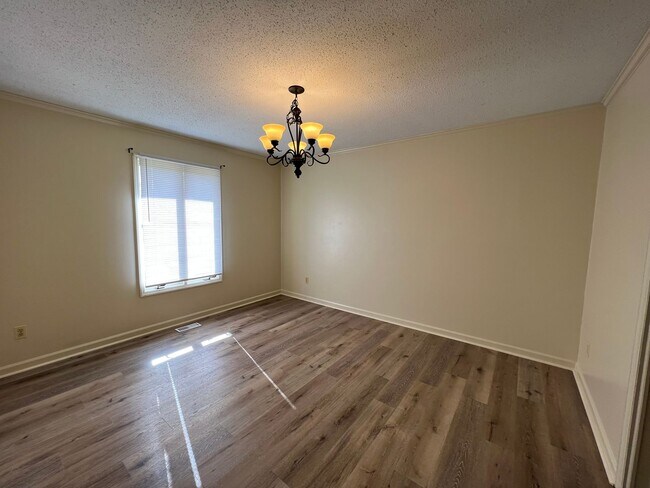 Building Photo - 104 Cambridge Ln