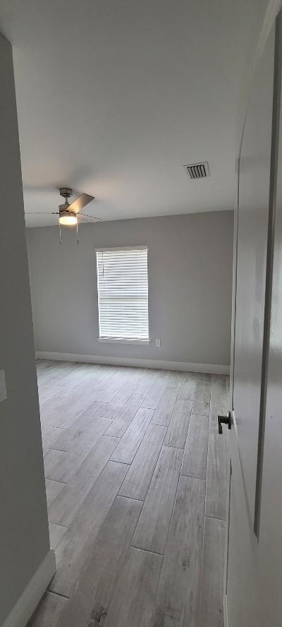 Building Photo - 2022 NE 25th Terrace