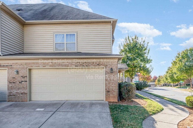 Building Photo - 15125 Jade St