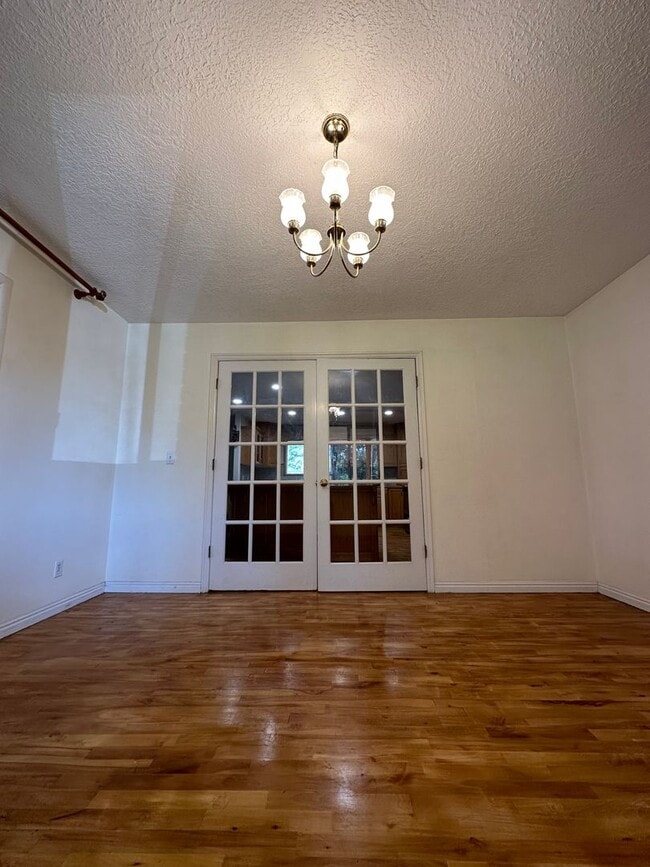 Building Photo - 4 bed 2.5 bath home in Rexburg with GAS AN...