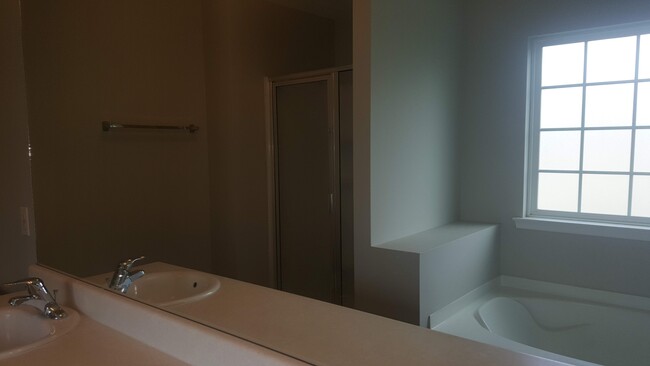 Building Photo - 37 Wesleyan Dr