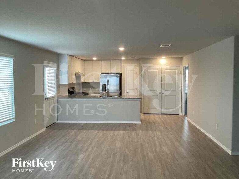 Building Photo - 10707 Giacconi Dr