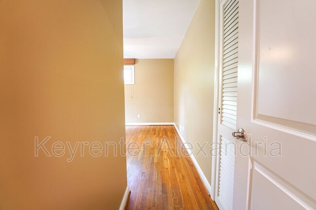 Building Photo - 906 Neal Dr