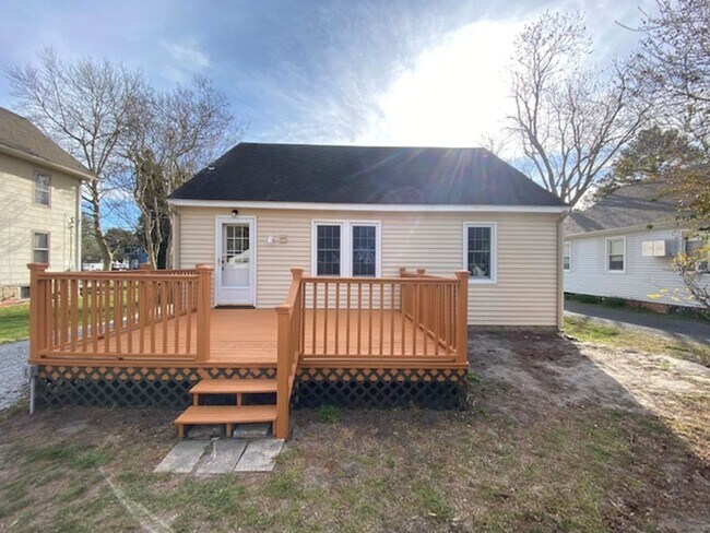 Building Photo - Cozy & Convenient 2 Bed, 1 Bath Home