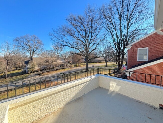 Building Photo - 27 Sunnymede Dr