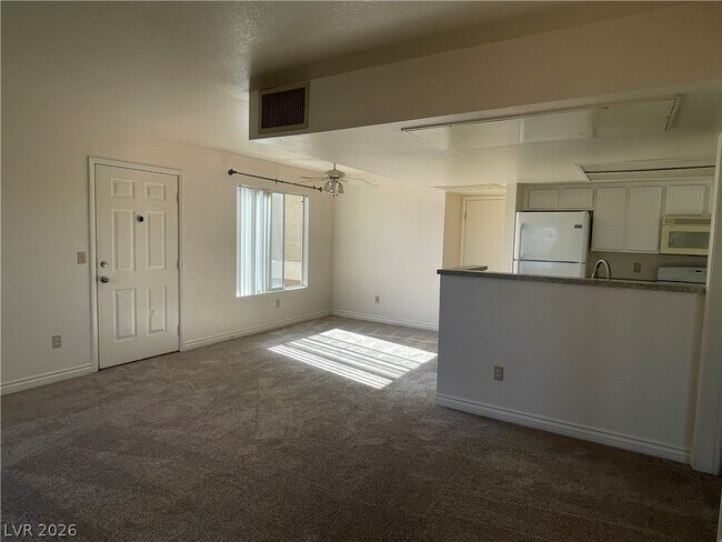 Building Photo - 8070 W Russell Rd