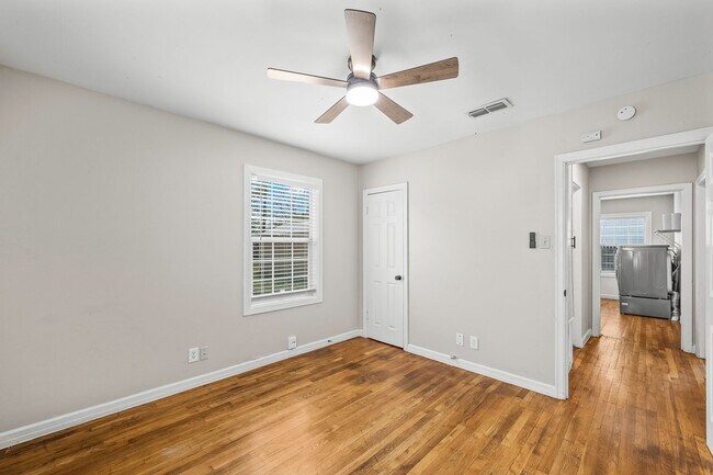 Building Photo - Wonderful 2/1 in Central Lubbock!