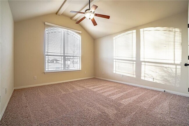 Building Photo - 2005 SW Birch St