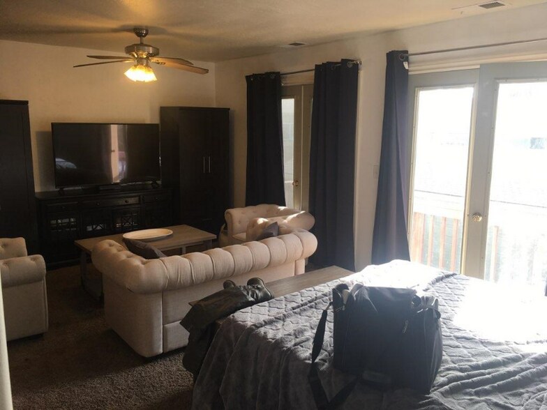 Building Photo - 1291 E Trevor Way