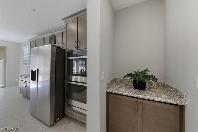 Building Photo - 11 Flora Sagio Ave