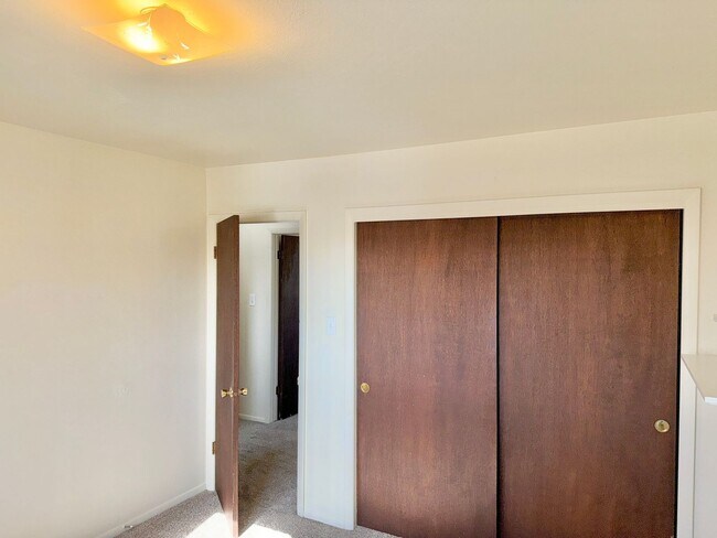 Building Photo - Three Bedroom Tri-Level Home in Garden Ranch