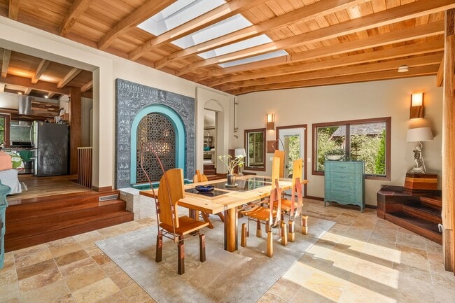 Building Photo - Private Architectural Estate Minutes from Westerly Beaches