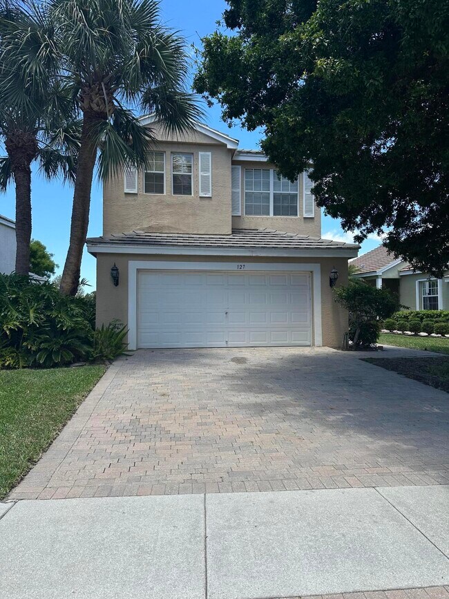 Building Photo - 127 Lancaster Way