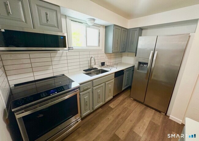 Building Photo - 313 Dunfey Ln