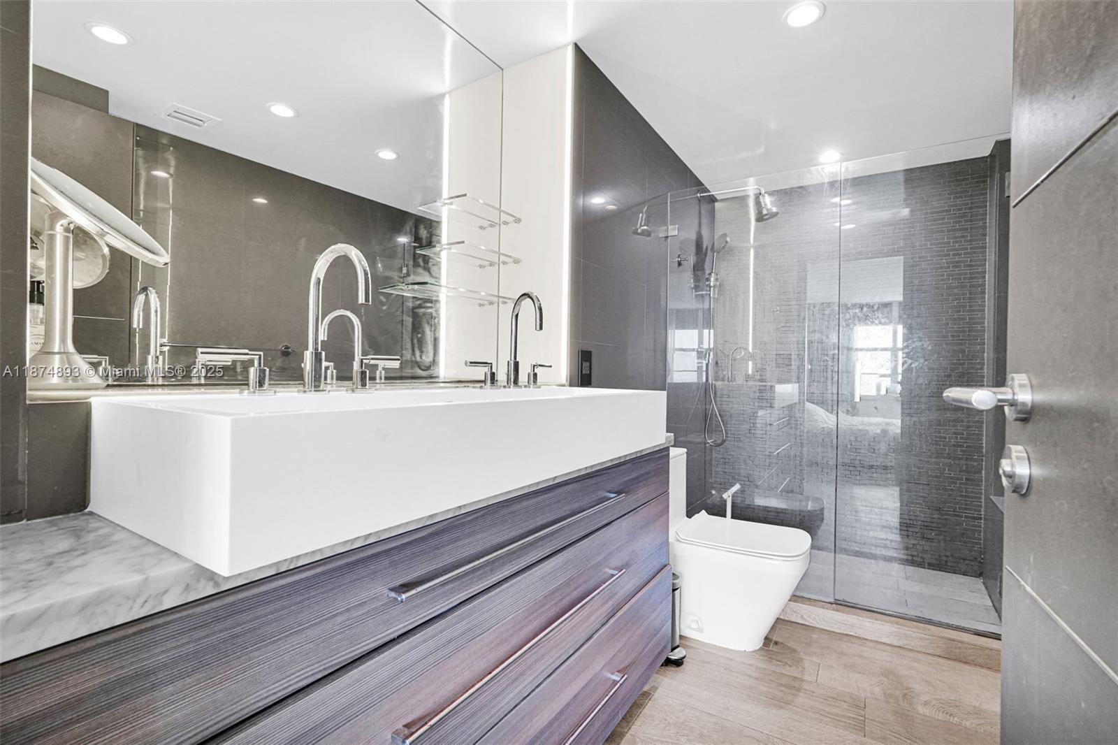 Building Photo - 5151 Collins Ave