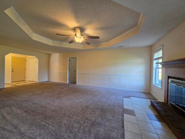 Building Photo - 450 Derek Dr