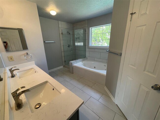 Building Photo - 14803 Silver Knight Ct