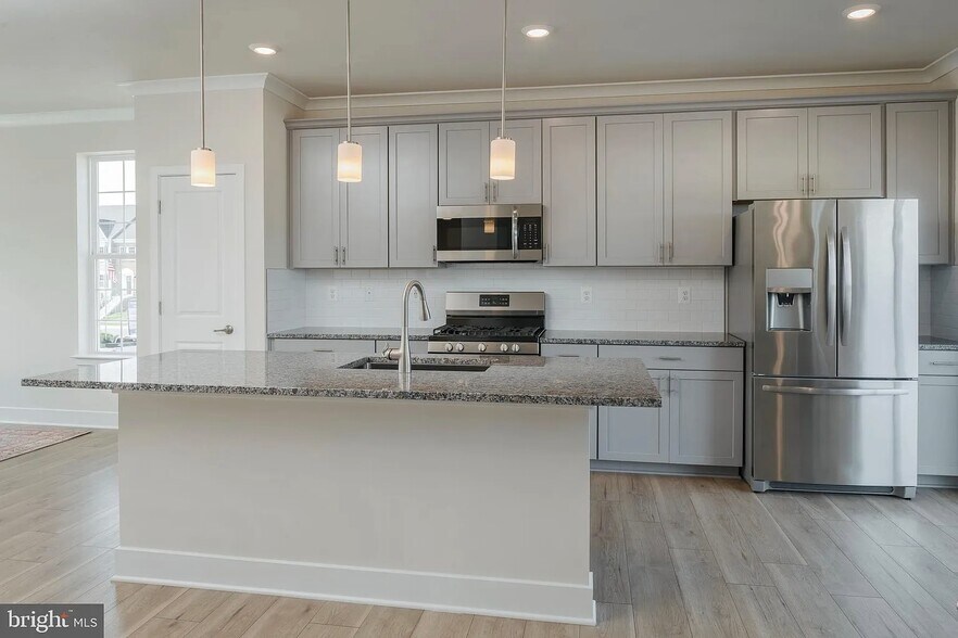 Building Photo - 7705 Meander Ct N