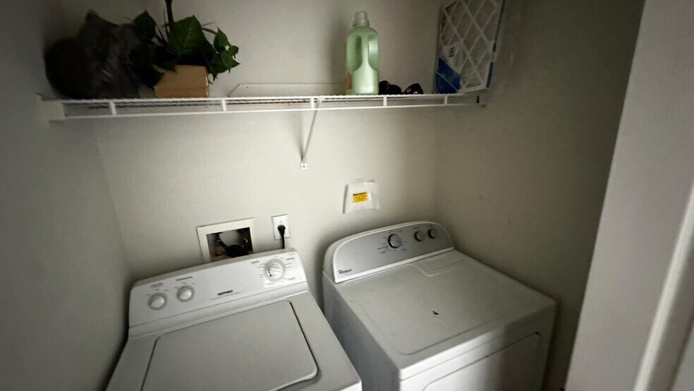 Wash room - 2651 Oneida Loop