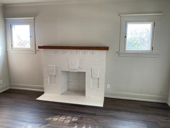 Building Photo - 105 Tanager