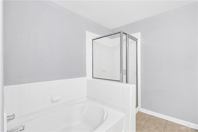 Building Photo - 4113 Periwinkle Ave