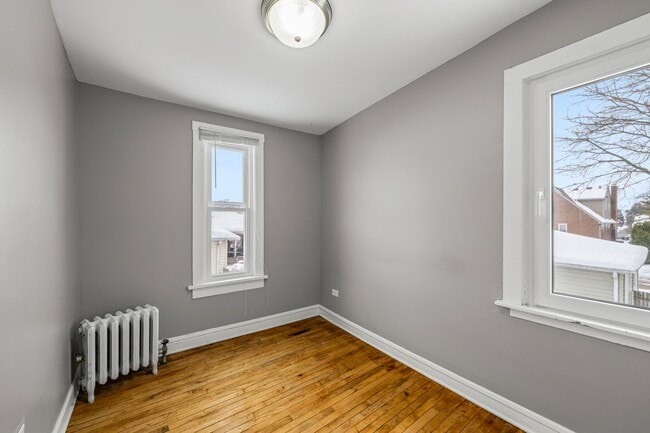 Building Photo - 233 Llewellyn Ave