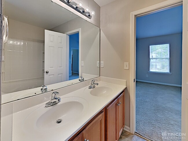 Building Photo - 5428 Henderson Oaks Dr