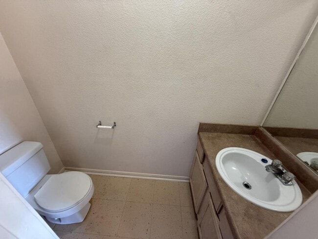 Building Photo - 2811 Cantabrian Dr