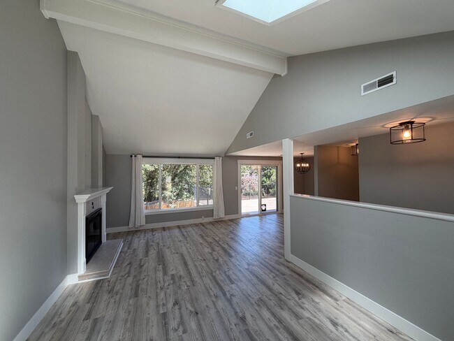 Building Photo - Spacious 4BR/3BA Home with Deck, Fenced Yard & Garage