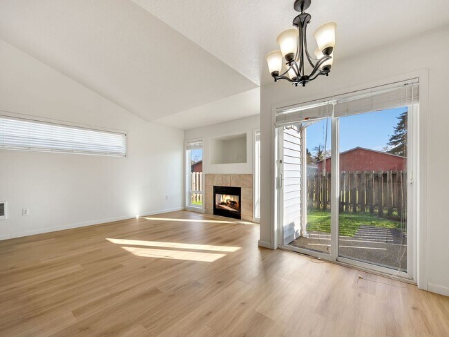 Building Photo - 1536 S Main Ave