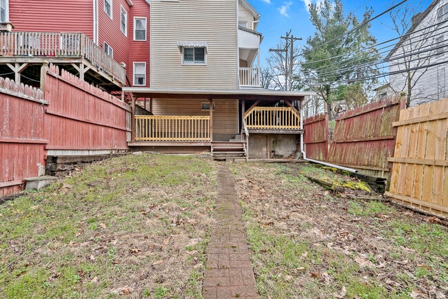 Building Photo - 198 Oneida St