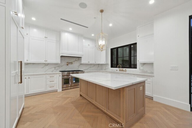 Building Photo - 4539 Longridge Ave