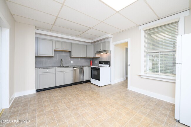 Building Photo - 463 Prospect Ave