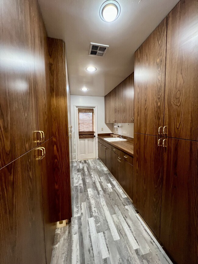 Building Photo - 6508 Landfair Dr