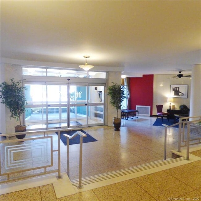 Building Photo - 71 Strawberry Hill Ave